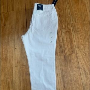 Charter Club NWT women’s white skinny leg ankle jeans